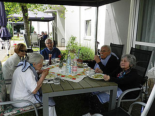 Grillen im Alten- und Pflegeheim Kloster Marienau